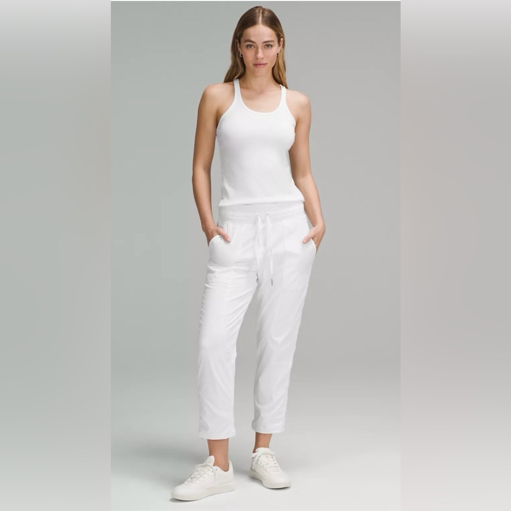 Lululemon MR dance studio crop size 4 NIP
